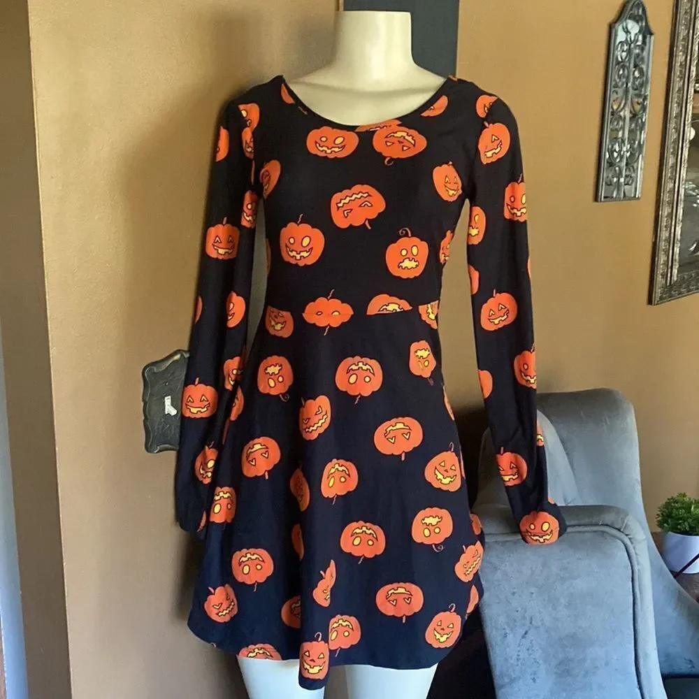 Halloween 🎃 Dress New with Tags! super cute!! Size Small